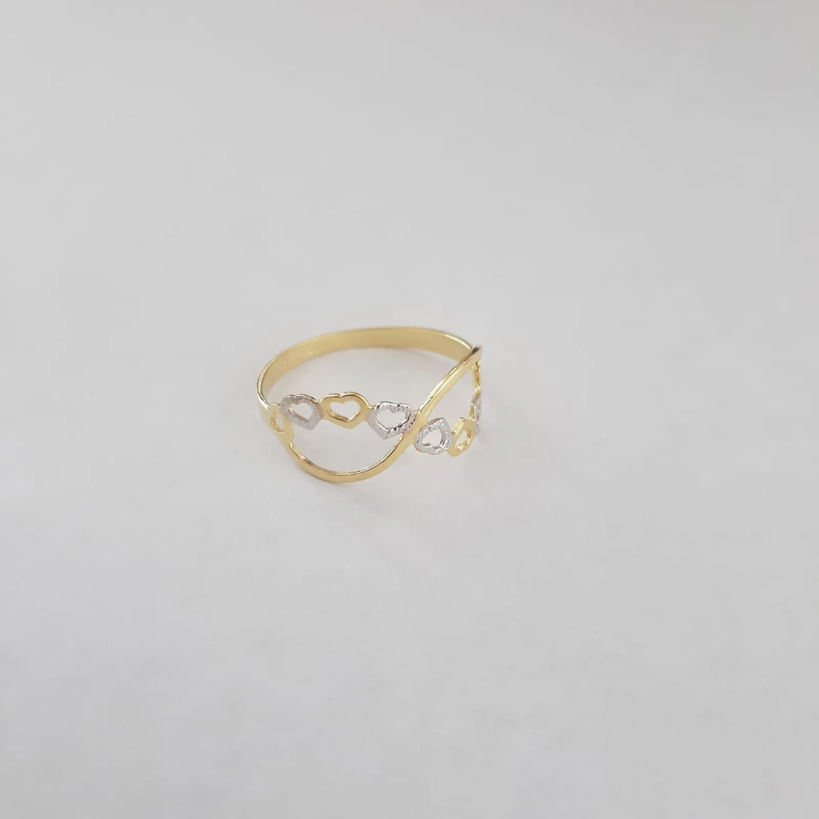 ANEL DOURADO INFINITO DOIS BANHOS CORAÇÃO VAZADO