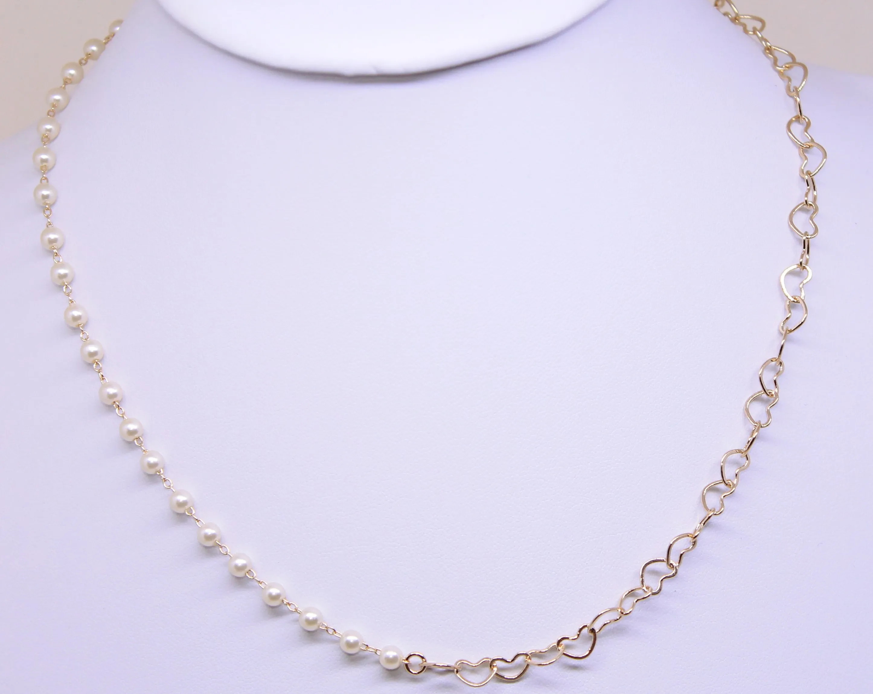 COLAR DOURADO ELOS DE CORAÇÃO VAZADO E PÉROLA