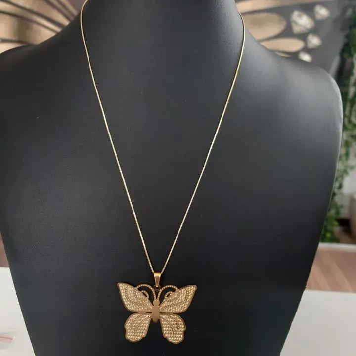 COLAR COM PINGENTE BORBOLETA