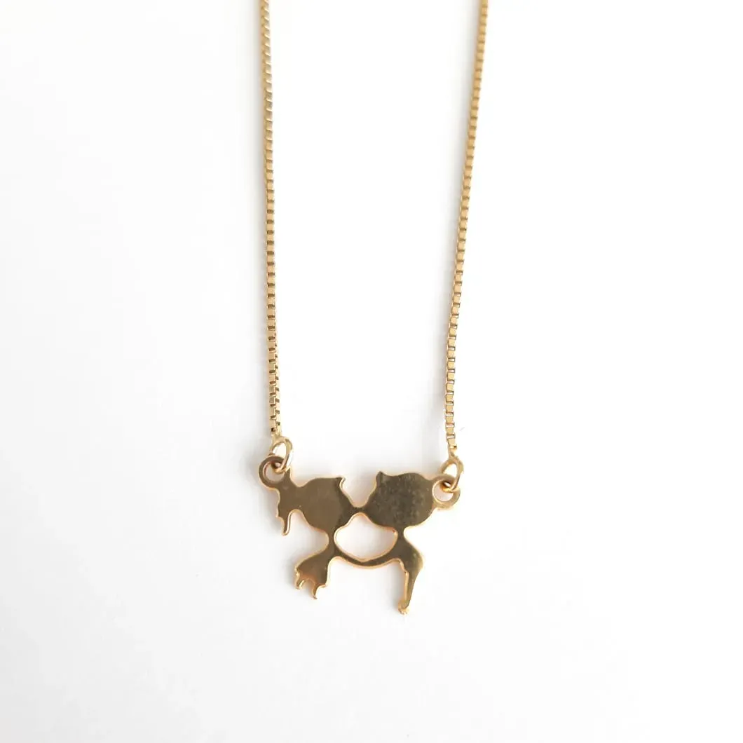 COLAR DOURADO CASAL BEIJO