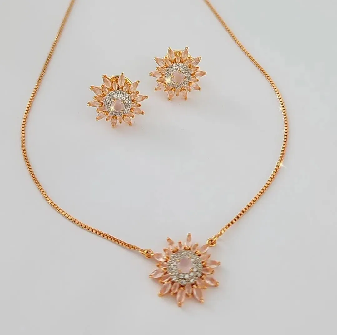 CONJUNTO DOURADO PINGENTE QUARTZO ROSA COM ZIRCÔNIAS CRISTAL