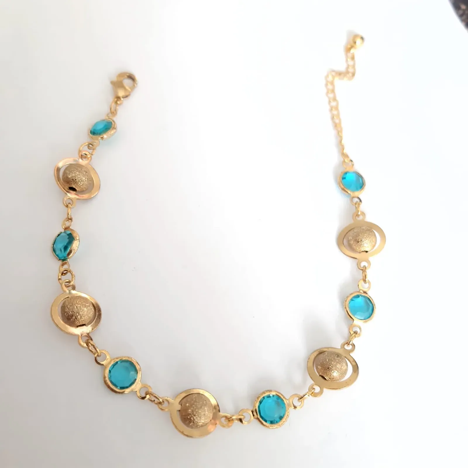 PULSEIRA DOURADA BOLAS FOSCAS E ÁGUA MARINHA
