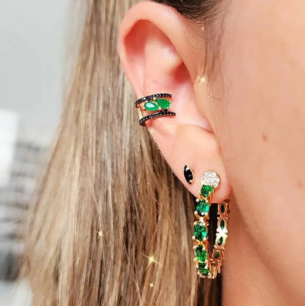 BRINCO PIERCING FAKE DOURADO DUPLO CRAVEJADO MICROZIRCÔNIAS NEGRAS COM PEDRAS ESMERALDA