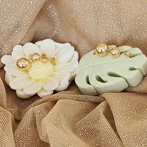 TRIO DOURADO DE BOLINHAS TRÊS TAMANHOS