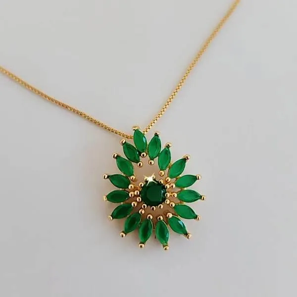 COLAR DOURADO PINGENTE VERDE ESMERALDA