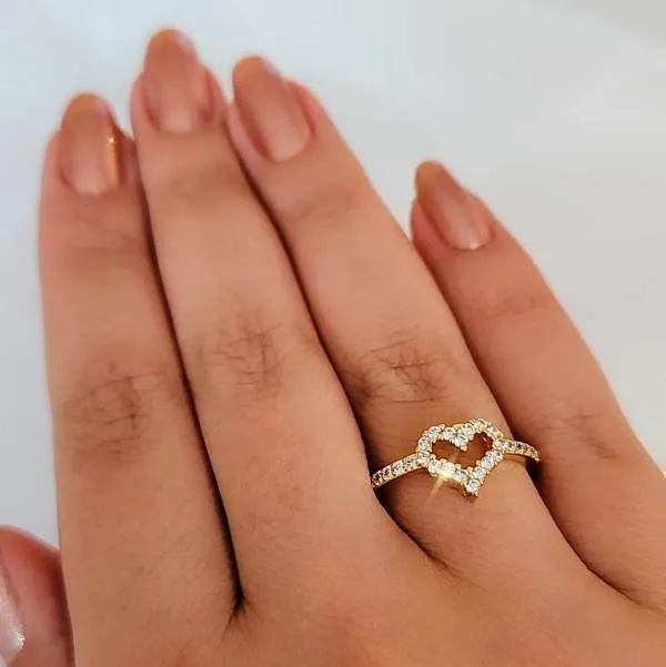 ANEL DOURADO CORAÇÃO CRAVEJADO ZIRCÔNIAS