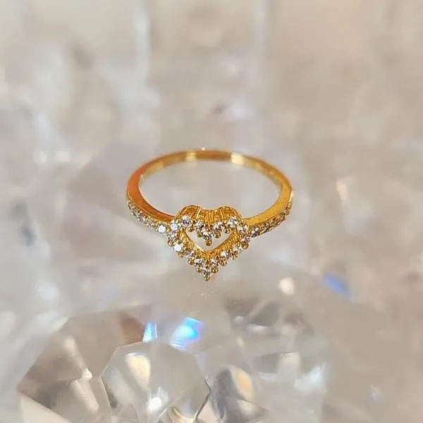 ANEL DOURADO CORAÇÃO CRAVEJADO ZIRCÔNIAS