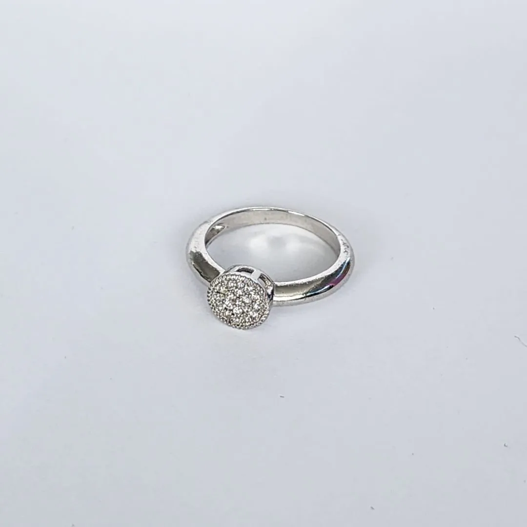 ANEL RÓDIO BRANCO SOLITÁRIO CRAVEJADO MICROZIRCÔNIAS CRISTAL