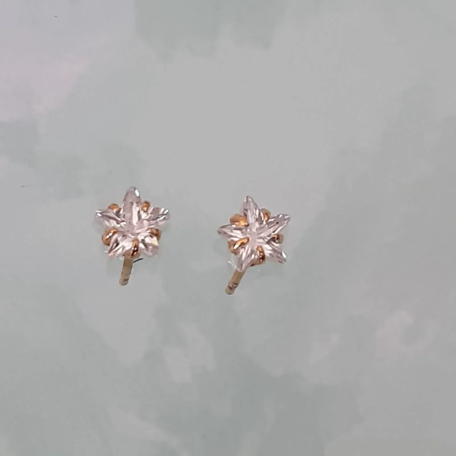 BRINCO DOURADO PONTO DE LUZ ESTRELA CRISTAL TARRAXA BABY