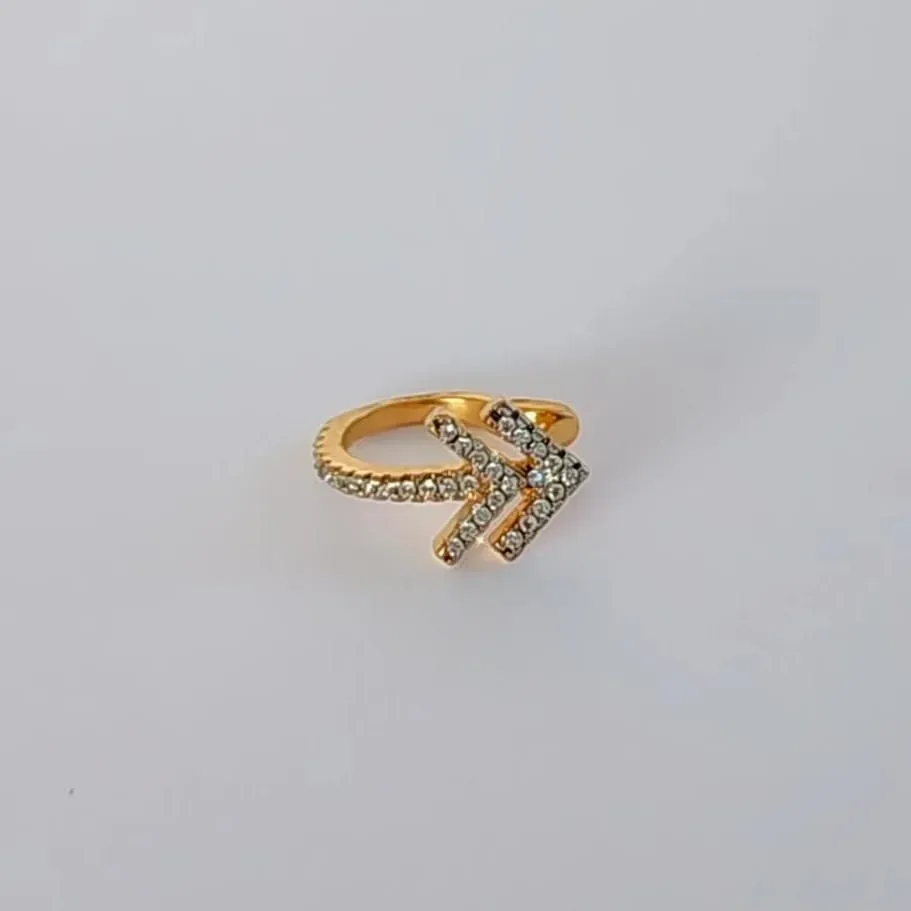 BRINCO PIERCING FAKE DOURADO SETAS CRAVEJADO MICROZIRCÔNIAS CRISTAL