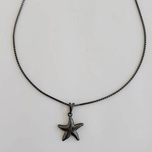 COLAR RÓDIO NEGRO PINGENTE ESTRELA DO MAR
