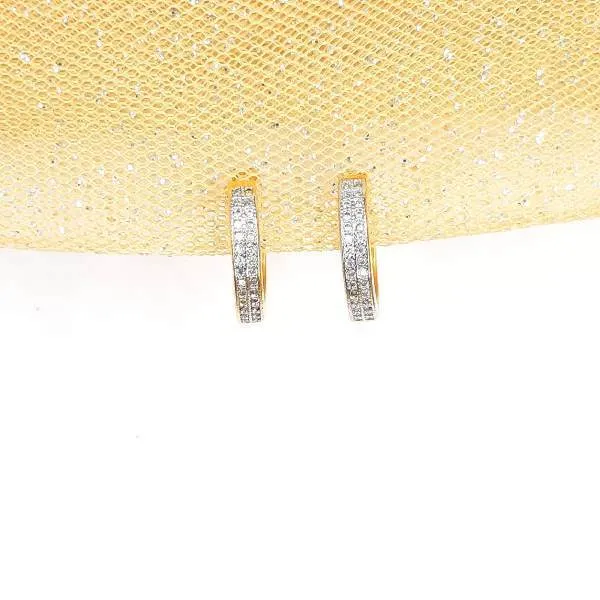 ARGOLA DOURADA CRAVEJADA MICROZIRCÔNIAS