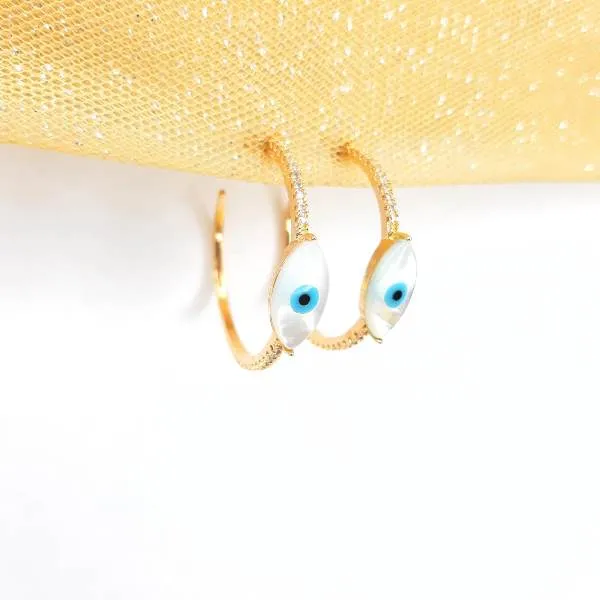 ARGOLA CRAVEJADA COM MICROZIRCÔNIAS CRISTAL DETALHE OLHO GREGO