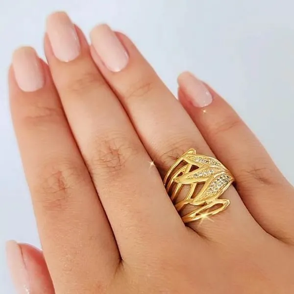 ANEL DOURADO LARGO FOLHAS CRAVEJADO MICROZIRCÔNIAS CRISTAL