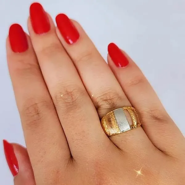 ANEL DOURADO DETALHES FIOS EM BANHO TONS AMARELO, VEREMELHO E BRANCO