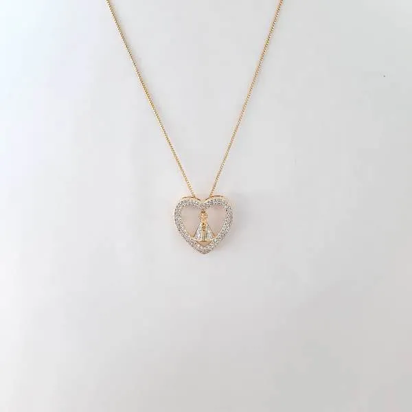 COLAR DOURADO CORAÇÃO E NOSSA SENHORA APARECIDA CRAVEJADOS EM MICROZIRCÔNIAS CRISTAL