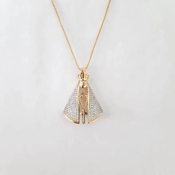 COLAR DOURADO NOSSA SENHORA APARECIDA CRAVEJADA EM MICROZIRCÔNIAS CRISTAL