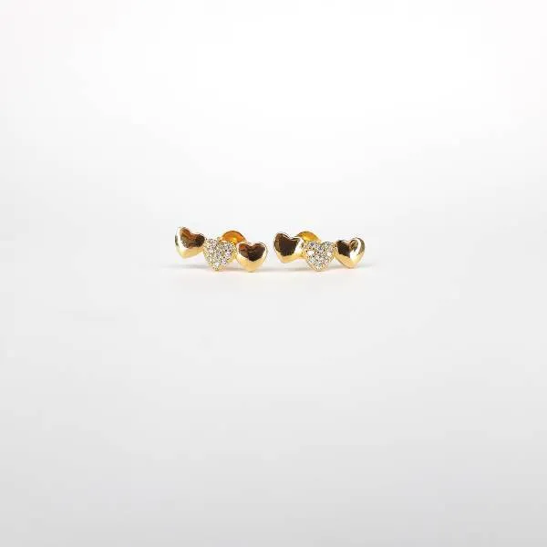 BRINCO DOURADO TRÊS CORAÇÕES DETALHE ZIRCÔNIA CRISTAL