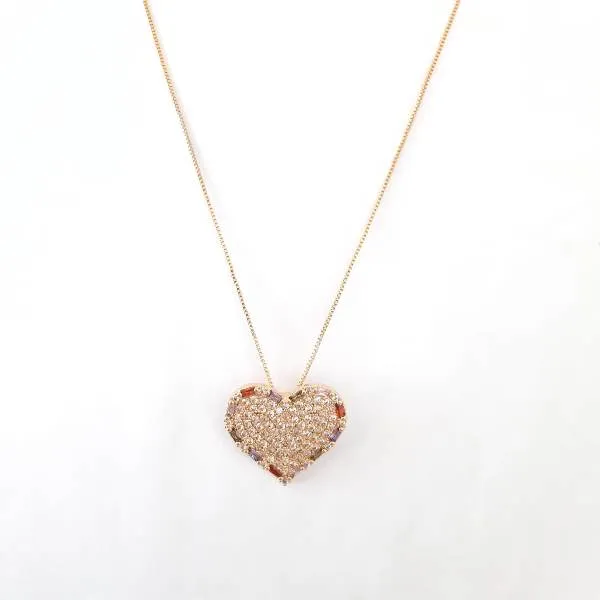 COLAR DOURADO CORAÇÃO CRAVEJADO EM MICROZIRCÔNIAS CRISTAL E DETALHE ZIRCÔNIAS NAVETE MULTICOR