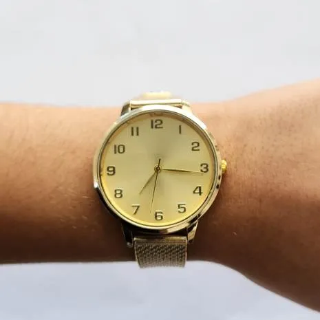 RELÓGIO DOURADO FUNDO DOURADO PULSEIRA ANTIALÉRGICA