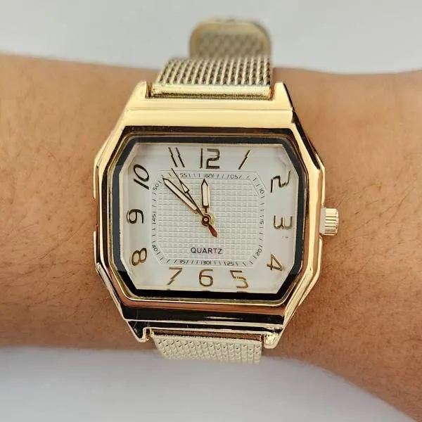RELÓGIO DOURADO PULSEIRA ANTIALÉRGICA