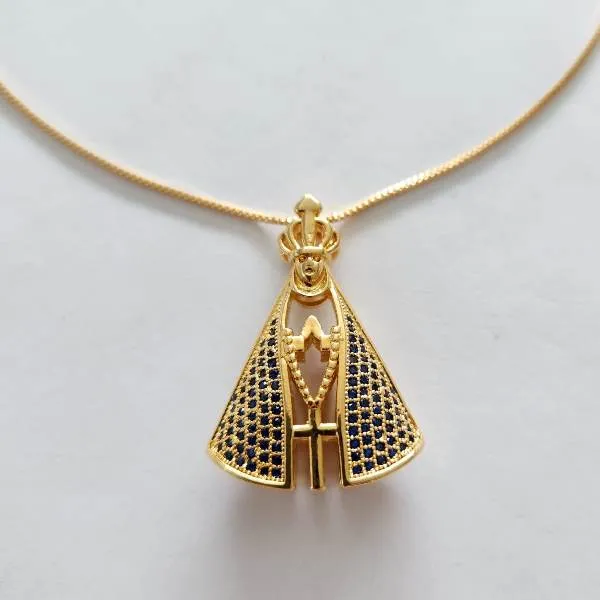 COLAR DOURADO DOIS EM UM NOSSA SENHORA APARECIDA CRAVEJADA EM MICROZIRCÔNIAS SAFIRA E CRISTAL
