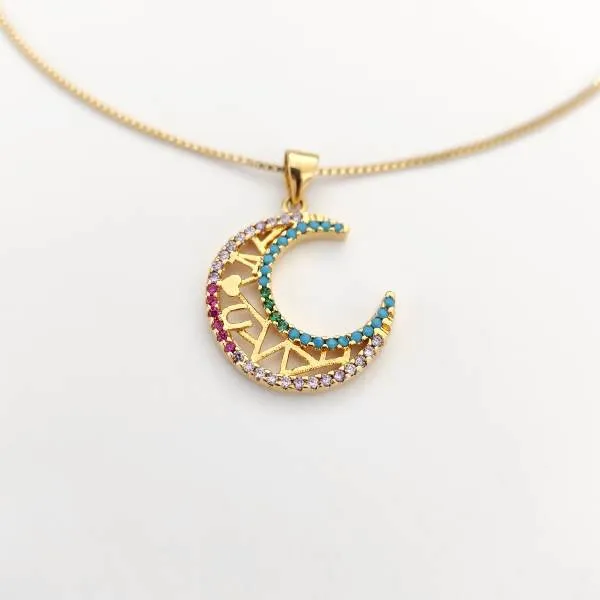 COLAR DOURADO PINGENTE LUA CRAVEJADO MICROZIRCÔNIAS MULTICOLORIDAS