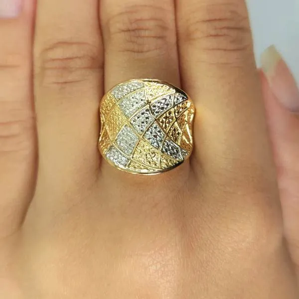 ANEL DOURADO TRABALHADO BANHO TONS AMARELO E BRANCO