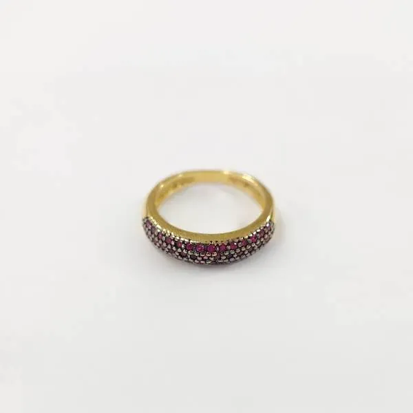 ANEL DOURADO MEIA ALIANÇA CRAVEJADO MICROZIRCÔNIAS RUBELITA