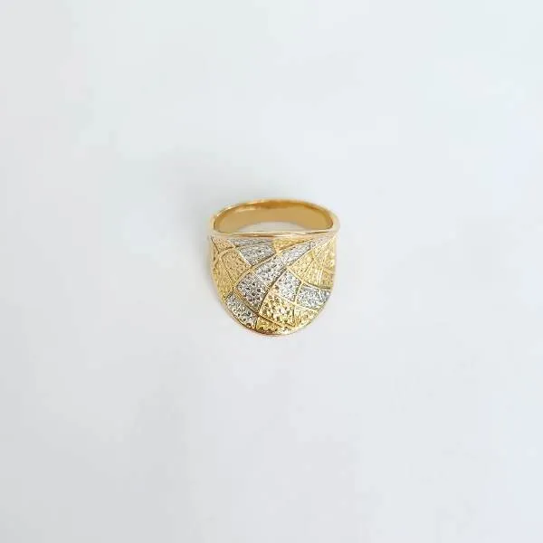 ANEL DOURADO TRABALHADO BANHO TONS AMARELO E BRANCO