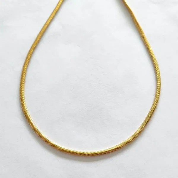 COLAR DOURADO CORRENTE LACRAIA