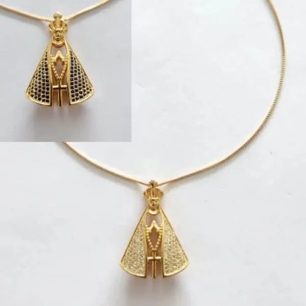 COLAR DOURADO DOIS EM UM NOSSA SENHORA APARECIDA CRAVEJADA EM MICROZIRCÔNIAS SAFIRA E CRISTAL