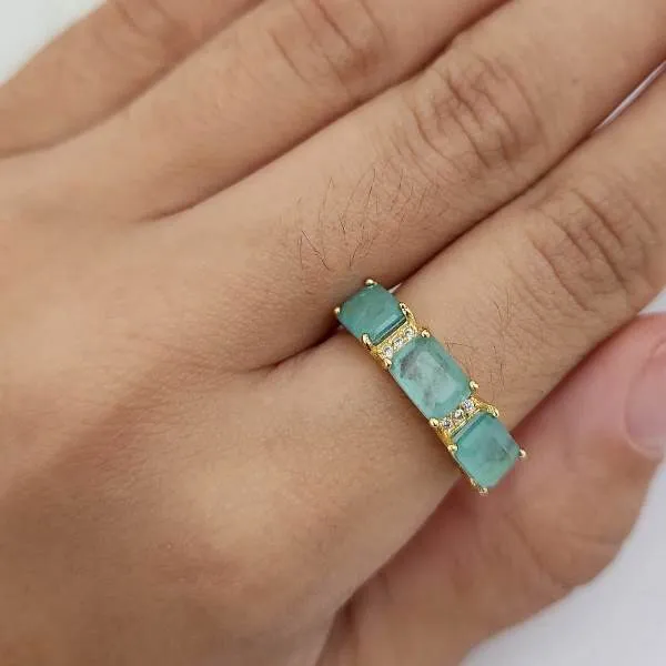 ANEL DOURADO PEDRAS VERDE ÁGUA CRAVEJADO MICROZIRCÔNIAS CRISTAL