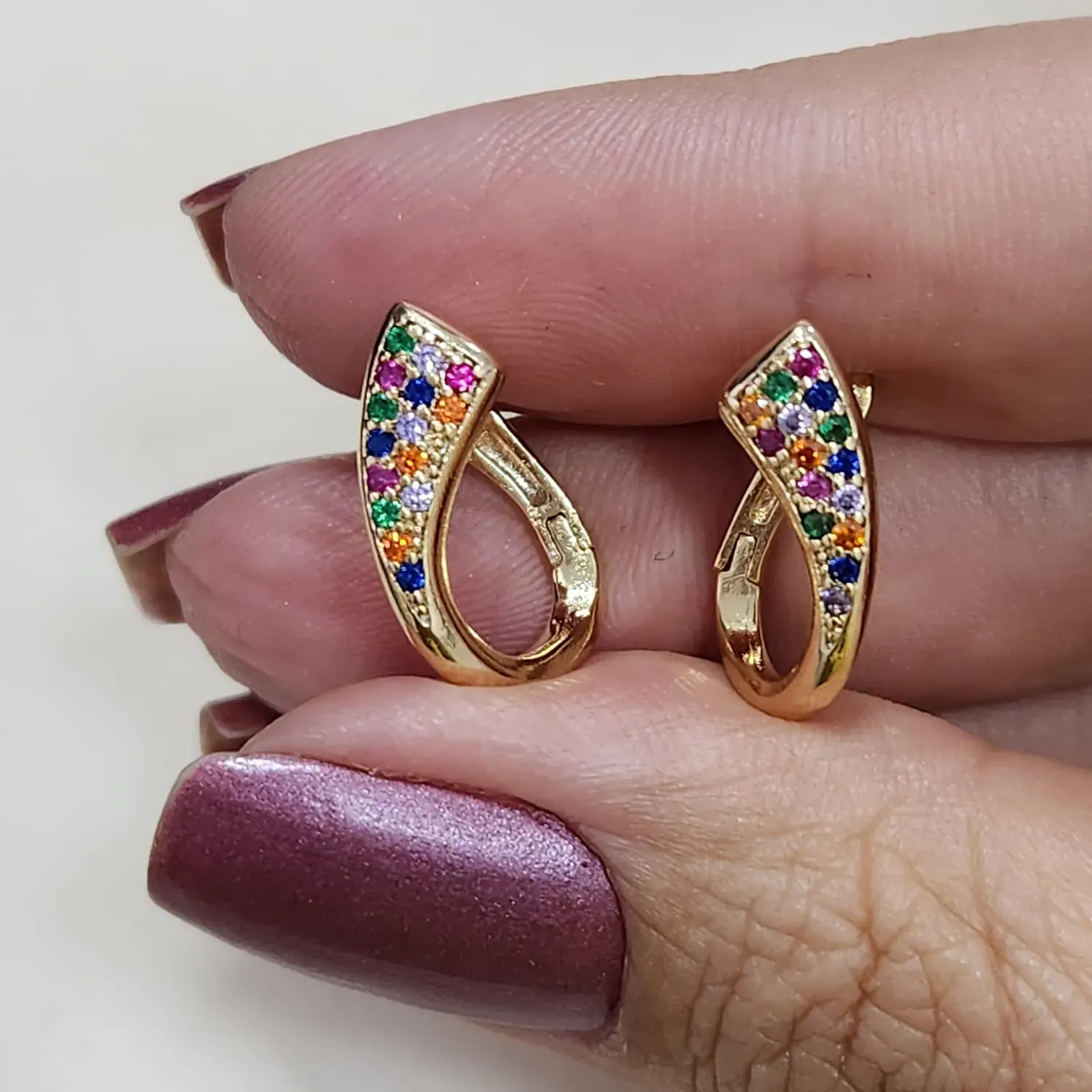 BRINCO ARGOLA MICROZIRCÔNIAS COLORIDAS