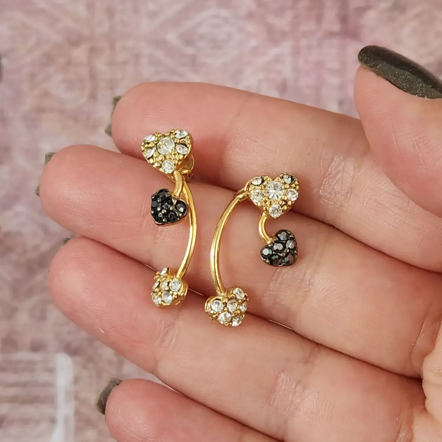 BRINCO DOURADO EAR JACKET CORAÇÕES