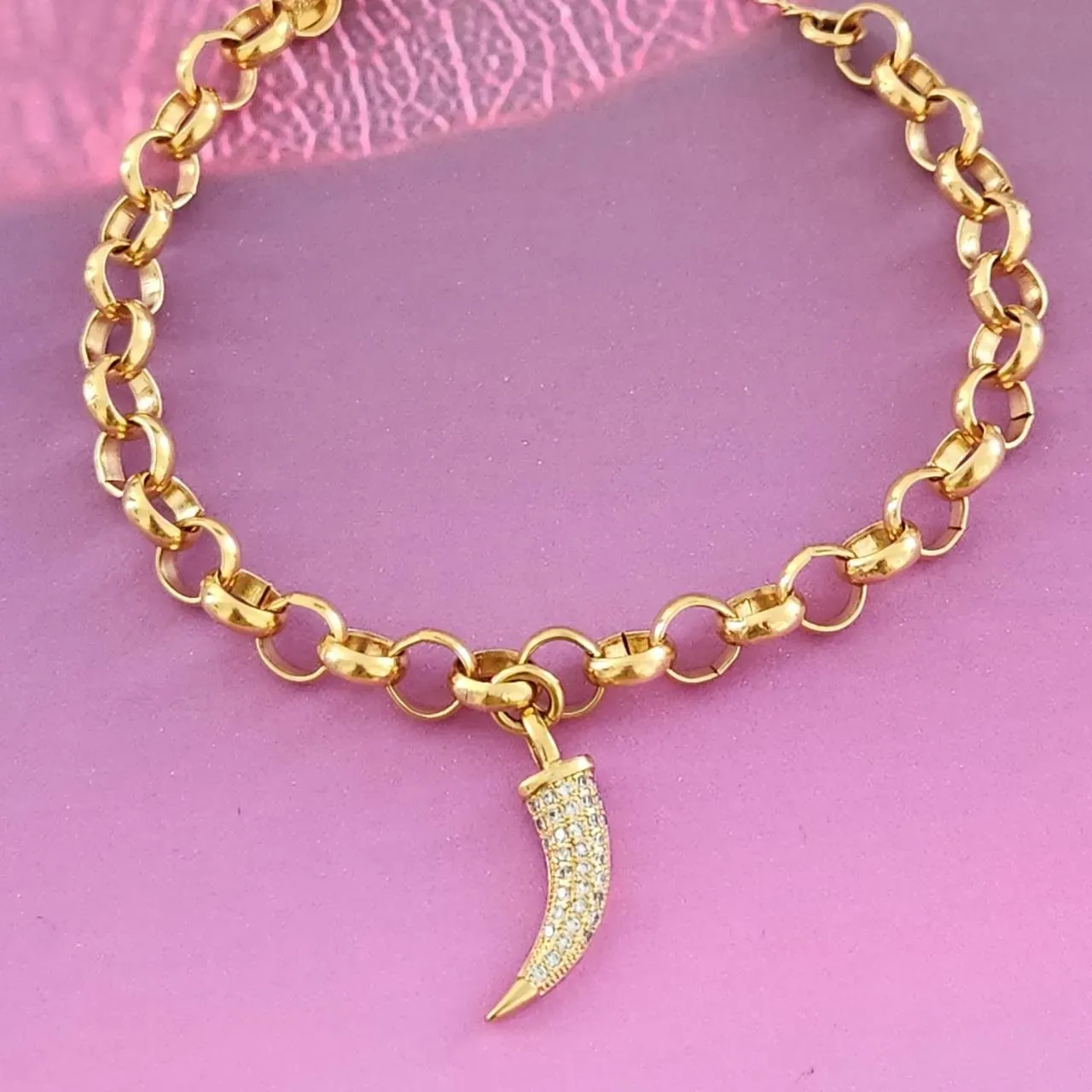 PULSEIRA DOURADA ELO PORTUGUÊS PINGENTE PIMENTA CRAVEJADA MICROZIRCÔNIAS CRISTAL