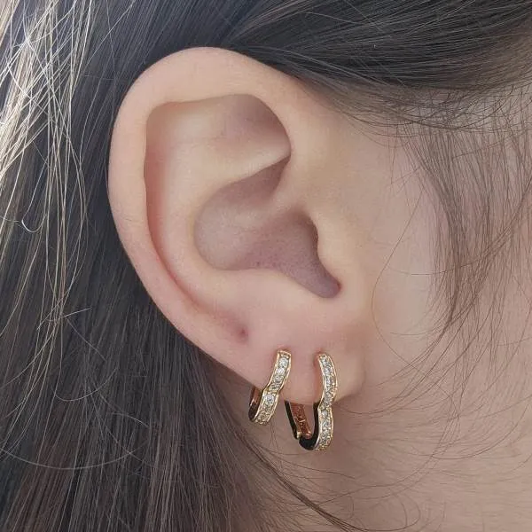 DUPLAS ARGOLINHAS CORAÇÕES CRAVEJADA COM MICROZIRCÔNIAS