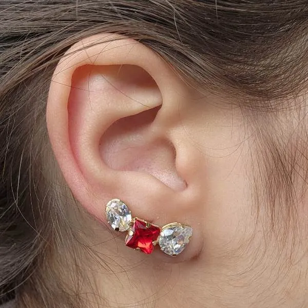EAR CUFF DOURADO PEDRAS CRISTAL E RUBI