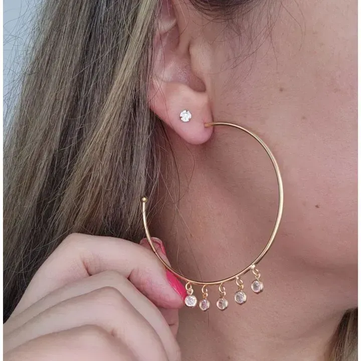 ARGOLA DOURADA 6CM COM ZIRCÔNIAS