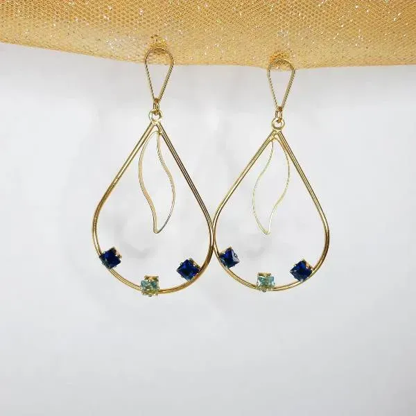 BRINCO GOTA COM ZIRCÔNIAS AZUIS