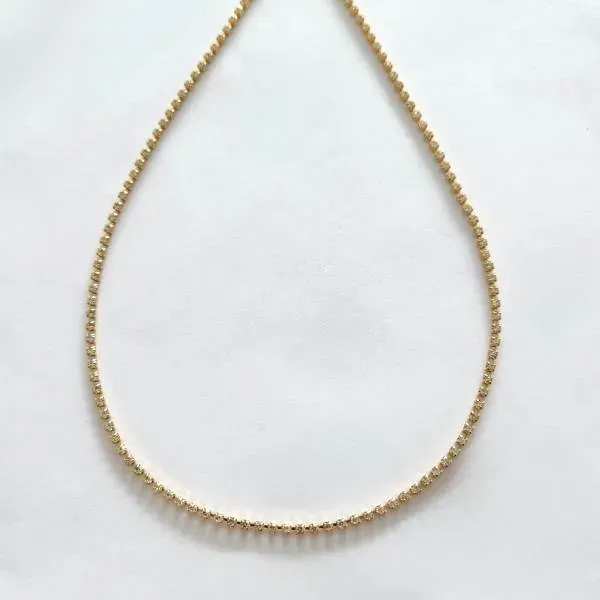 COLAR DOURADO CORRENTE CRAVEJADA EM MICROZIRCÔNIAS CRISTAL