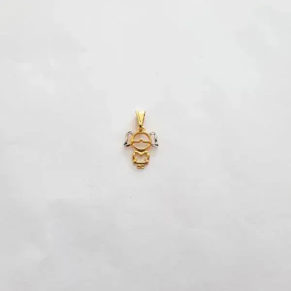 PINGENTE MENINA BANHO TONS AMARELO E BRANCO
