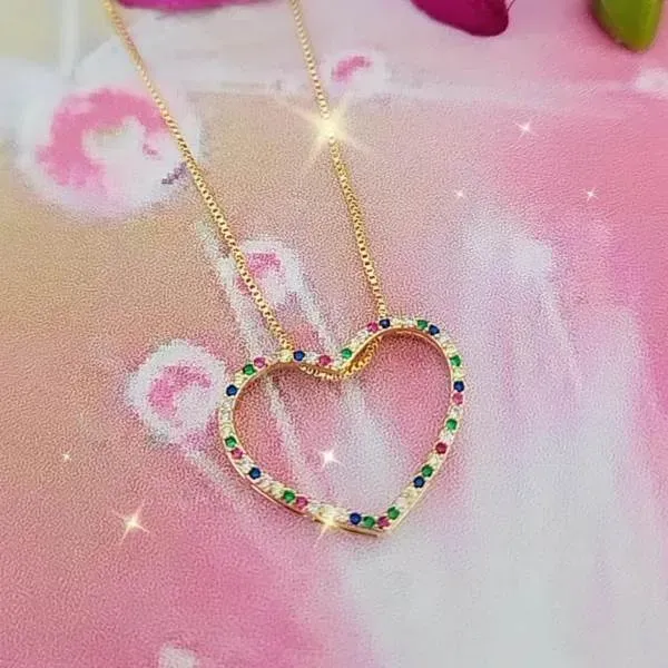 COLAR CORAÇÃO CRAVEJANDO EM MICROZIRCÔNIAS COLORIDAS