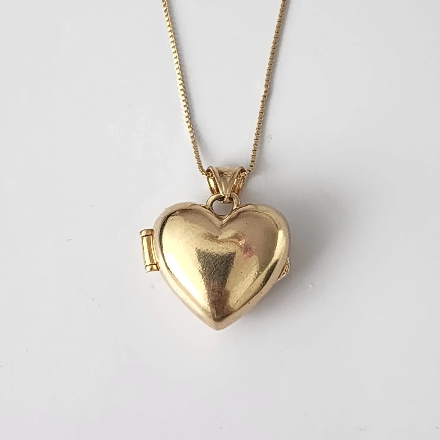 COLAR DOURADO CORAÇÃO RELICÁRIO