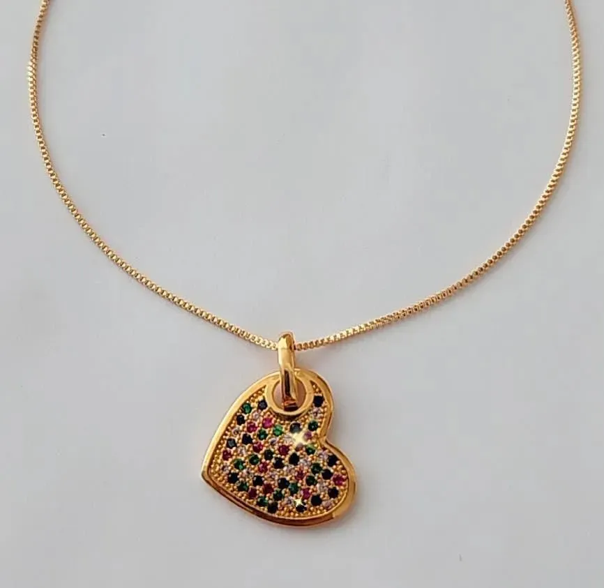 COLAR VENEZIANA PINGENTE CORAÇÃO COLORIDO 40 CM