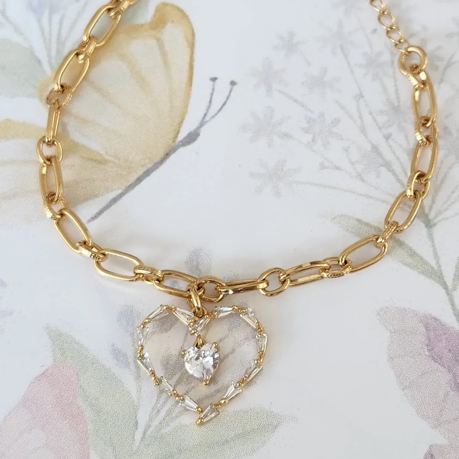 PULSEIRA DOURADA PINGENTE CORAÇÃO ZIRCÔNIAS CRISTAL