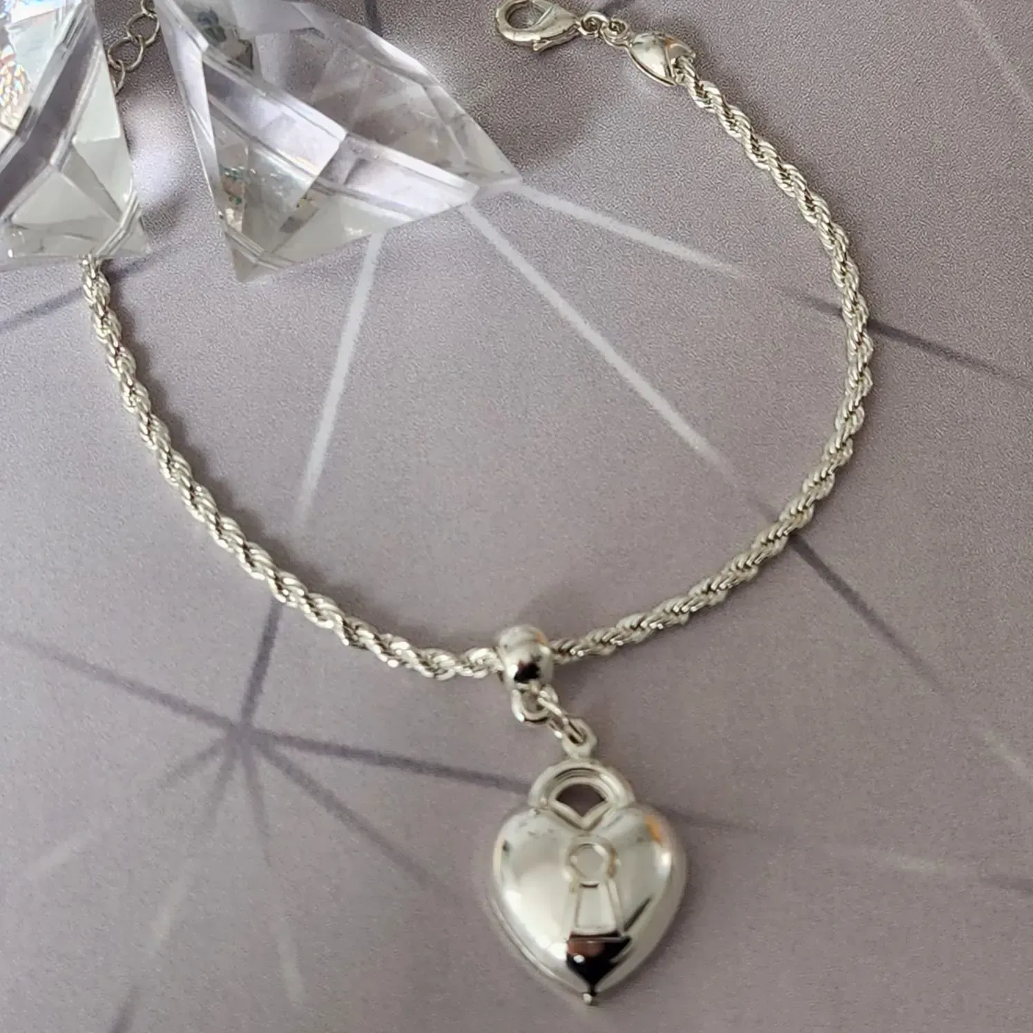 PULSEIRA RÓDIO BRANCO PINGENTE  CADEADO DE CORAÇÃO