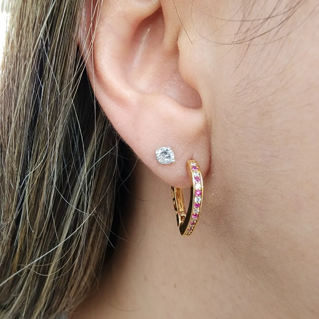 ARGOLINHA DOURADA CORAÇÃO CRAVEJADO EM MICROZIRCÔNIAS CRISTAL E RUBI
