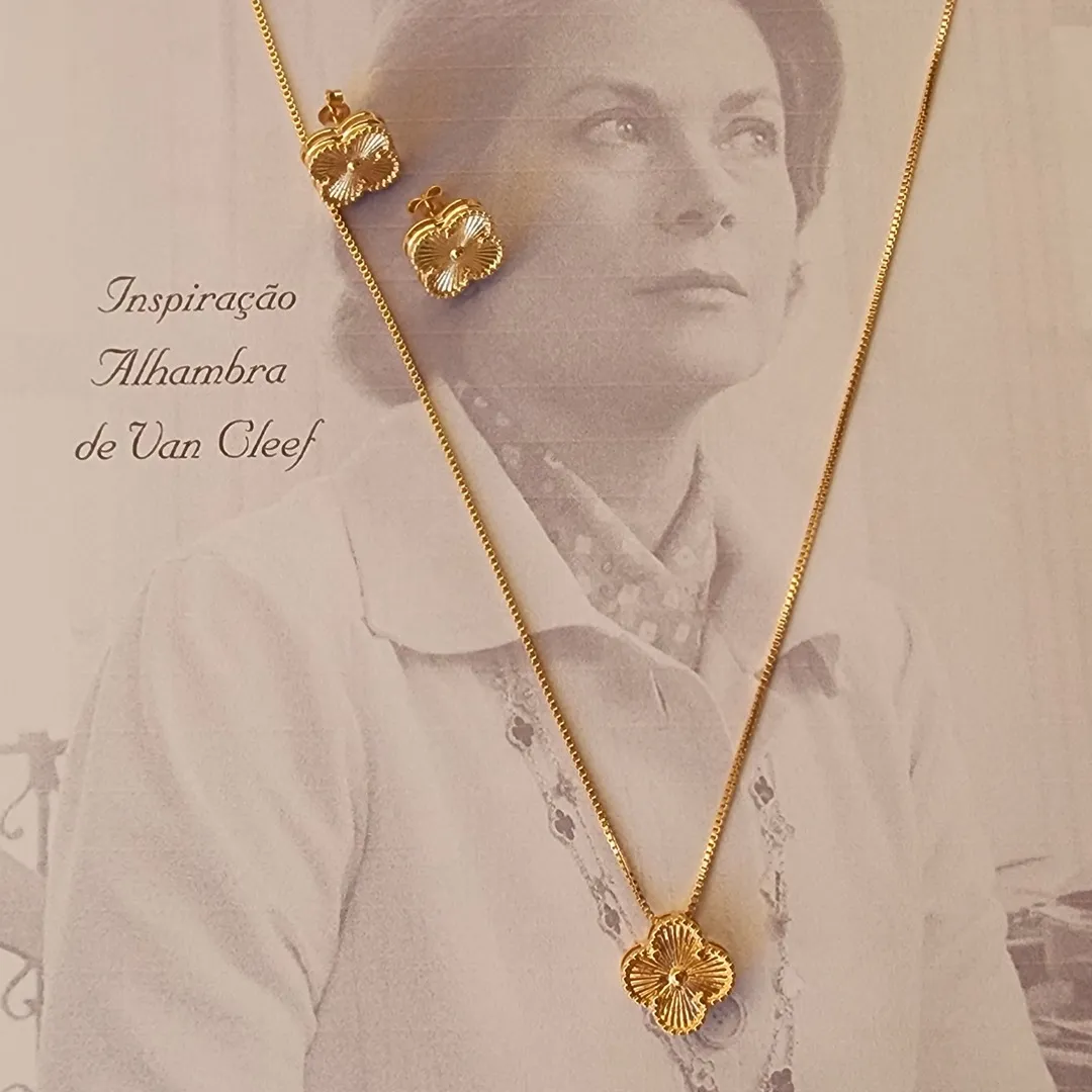 CONJUNTO COM PINGENTE TREVO DE QUATRO FOLHAS INSPIRAÇÃO ALHAMBRA DE VAN CLEEF