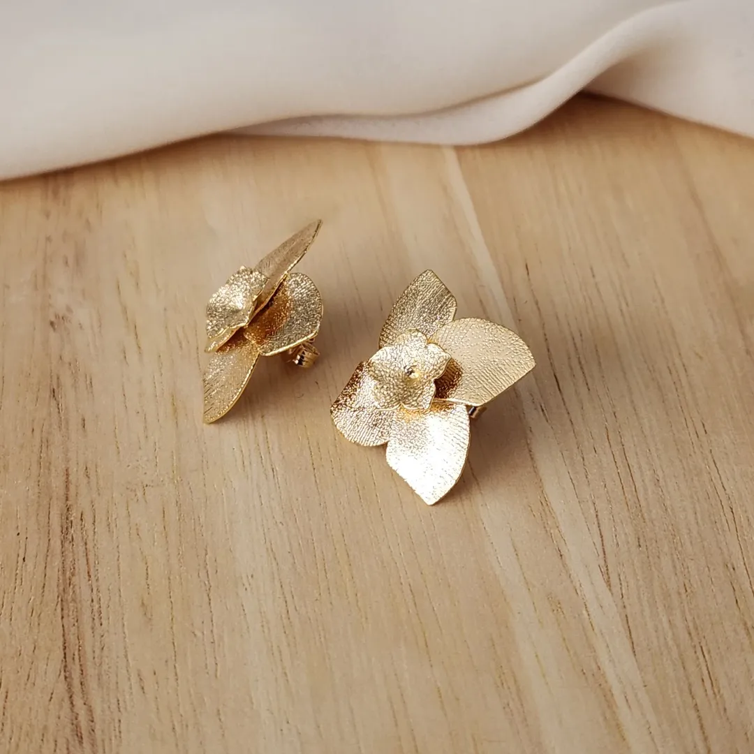BRINCO FLOR ORGÂNICA QUATRO PÉTALAS